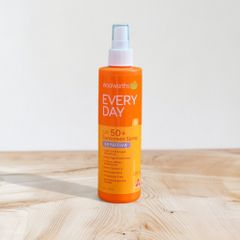 Xịt chống nắng Woolworths Sunscreen SPF50+ Everyday 200ml hàng Úc