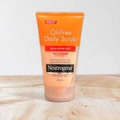 Sữa rửa mặt tẩy tế bào chết, ngừa mụn Neutrogena Oil-Free Daily Scrub Acne-Prone Skin 125ml