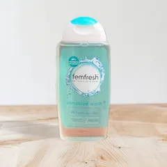 Dung dịch vệ sinh phụ nữ Femfresh Sensitive Wash 250ml