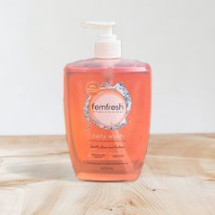Dung dịch vệ sinh phụ nữ Femfresh Intimate Skin Care Daily Wash 600ml - Màu cam, An toàn, Dùng hàng ngày, Giữ gìn vệ sinh cá nhân