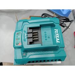 Đế Sạc Nhanh Thông Minh Total TFCLI20411 20V - Sạc Năng Lượng Hiệu Quả Cho Dụng Cụ Total, An Toàn và Tiện Dụng