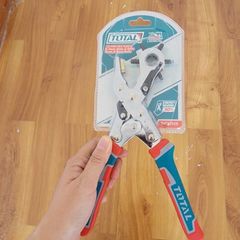 Kìm Đục Lỗ Vải Da TOTAL THT33526 - Tiết Kiệm 30% Sức Lực - Tay Cầm PVC Thoải Mái, Kích Thước Lỗ 2.5mm Đến 5mm