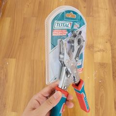 Kìm Đục Lỗ Vải Da TOTAL THT33526 - Tiết Kiệm 30% Sức Lực - Tay Cầm PVC Thoải Mái, Kích Thước Lỗ 2.5mm Đến 5mm