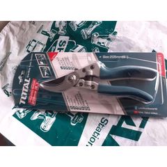 Kéo Cắt Cành TOTAL THTP62081 - Kéo Nhôm 8inch Chất Lượng Cao với Lưỡi Thép Carbon và Tay Cầm Chống Trượt