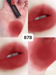 Son môi Mac 878 Slim Dubonnet Buzz – Màu đỏ quyến rũ, dưỡng ẩm mềm mịn, chất lượng cao, phù hợp mọi tone da, trang điểm hoàn hảo.