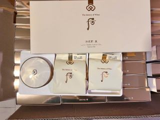 Sét Phấn Nước Whoo Luxury Golden Cushion Glow Special (Kèm 2 Lõi) - Trang Điểm Tự Nhiên và Độ Che Phủ Tuyệt Hảo
