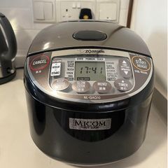 Nồi Cơm Điện Tử Zojirushi NL-GAQ18V-BM 1.8L - Chức Năng Nấu Dinh Dưỡng và Hấp STEAM - Gia Đình Nhỏ Tiện Dụng, Bảo Hành 1 Năm
