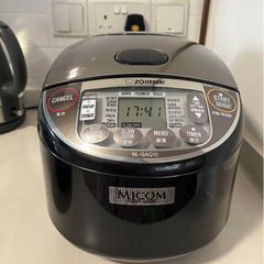 Nồi Cơm Điện Tử Zojirushi 1L NL-GAQ10V-BM 610W - Nấu Cơm Thông Minh, Hấp, Hầm Nhừ Tiện Lợi, Sản Xuất Tại Nhật Bản, Bảo Hành 3 Năm