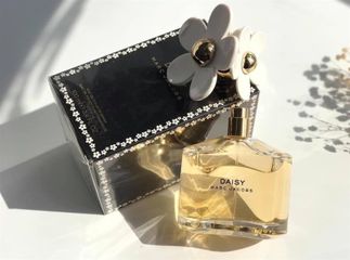 Nước Hoa Marc Jacobs Daisy Black 100ml cho Nữ - Hương Quả Tươi Mát, Độ Bám Hương Tốt, Thiết Kế Sang Trọng (Hộp Đen)