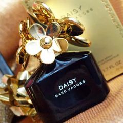 Nước Hoa Marc Jacobs Daisy Black 100ml cho Nữ - Hương Quả Tươi Mát, Độ Bám Hương Tốt, Thiết Kế Sang Trọng (Hộp Đen)