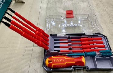 Bộ Tuốc Nơ Vít Cách Điện 10 Chi Tiết Total THTIS5106 - Dụng Cụ An Toàn Cho Thợ Điện và Sửa Chữa, Thép Hợp Kim Bền Bỉ