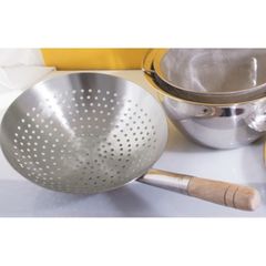 Vợt Vớt Xương Cao Cấp Cán Gỗ - Dùng Vớt Rau Củ, Thức Ăn Chiên, Inox 304 Bền Đẹp - Đồ Dùng Bếp Chất Lượng Nhật Bản (TV145)