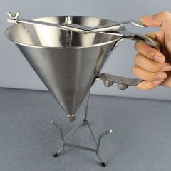 Phễu Rót Sốt Inox Hình Chóp Có Giá Đứng và Quai Cầm Chống Trượt - Phụ Kiện Nhà Bếp Chính Hãng TVKITCHEN (TV462)