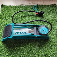 Bơm Hơi Đạp Chân Total TMPP5511 - Dụng Cụ Bơm Cho Xe Máy, Ô Tô, Xe Đạp, Thân Thép Chắc Chắn, Đồng Hồ Đo Áp Suất Chính Xác