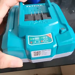 Đế sạc nhanh Total TFCLI20411 20V-4Ah - Sạc pin Lithium-Ion an toàn, hiệu suất cao, hàng chính hãng