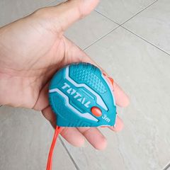 Thước cuộn thép 3m Total TMT126031 - Dụng cụ đo đạc chính xác, khóa cố định, tiện dụng cho thợ xây dựng và gia đình.