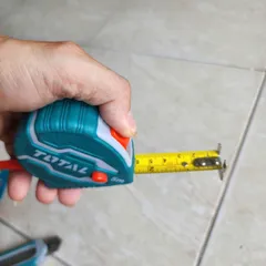 Thước cuộn thép Total TMT126051 5m - Dụng cụ cầm tay chính hãng với lưỡi thép chống mài mòn và khóa cố định tiện lợi cho đo lường chính xác