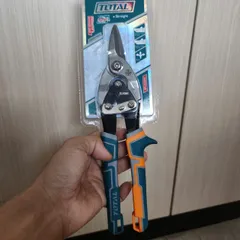 Kéo Cắt Tôn Mũi Thẳng 10 Inch Total THT522106 - Lưỡi Thép Không Gỉ, Chất Lượng Cao, Cắt Nhẹ Nhàng Trên Kim Loại Mỏng