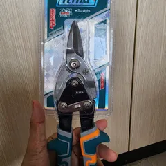 Kéo Cắt Tôn Mũi Thẳng 10 Inch Total THT522106 - Lưỡi Thép Không Gỉ, Chất Lượng Cao, Cắt Nhẹ Nhàng Trên Kim Loại Mỏng