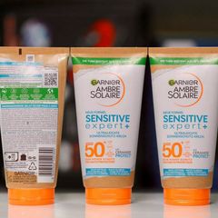 Kem Chống Nắng Garnier SPF50+ 200ml - An Toàn Cho Da Nhạy Cảm, Chống Nắng Hiệu Quả, Không Gây Dị Ứng, Xuất Xứ Đức