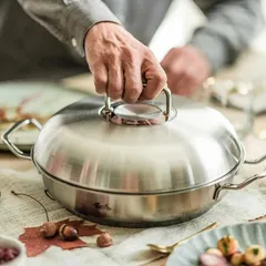 Chảo Fissler Bằng Thép Không Gỉ Hình Tròn - Chảo Bếp Từ Chất Lượng Cao, Thiết Kế Tinh Tế, Dễ Vệ Sinh, Được Sản Xuất Tại Đức