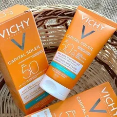 Kem Chống Nắng Vichy Capital Soleil 3 In 1 SPF50+ - Kem Nền Tinted Giảm Nám & Tàn Nhang, Che Phủ Nhẹ, Dành Cho Da Dầu