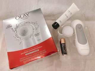 Set máy rửa mặt Olay Regenerist Cleansing 326384