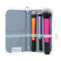Bộ Cọ 3 Cây Real Techniques Travel Essential - Bộ Trang Điểm Du Lịch Tiện Lợi Cho Lớp Nền Tự Nhiên và Dễ Dàng Tán