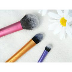 Bộ Cọ 3 Cây Real Techniques Travel Essential - Bộ Trang Điểm Du Lịch Tiện Lợi Cho Lớp Nền Tự Nhiên và Dễ Dàng Tán