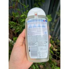 Dung dịch vệ sinh phụ nữ Femfresh Sensitive Wash 250ml - An toàn cho da nhạy cảm, không gây dị ứng, chiết xuất lô hội