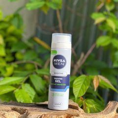 Gel cạo râu Nivea Men Sensitive 200ml - Chăm sóc da nhạy cảm, chống kích ứng, mịn màng và thoải mái mỗi ngày