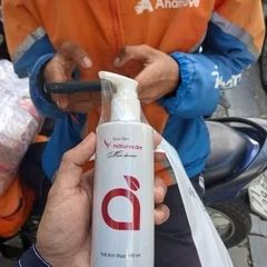 Sữa Tắm Nam VNaturecare Hương Tự Nhiên - Sạch Sâu, Dưỡng Ẩm, Không Gây Kích Ứng, Phù Hợp Với Da Nhạy Cảm