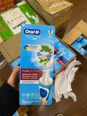 Bàn Chải Đánh Răng Điện Oral-B Vitality Floss Action - Đối Tượng Răng Nhạy Cảm, Công Nghệ Làm Sạch 3D, Chăm Sóc Nướu Tốt Nhất