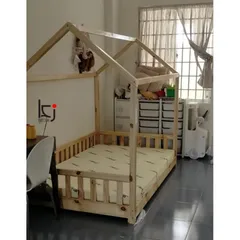 Giường Trẻ Em Hình Ngôi Nhà - Giường Gỗ Thông Tự Nhiên An Toàn cho Bé, Thiết Kế Độc Đáo và Sang Trọng 1.2x2m