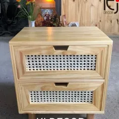 Kệ Tủ Đầu Giường Gỗ Thông Kết Hợp Mây Mắt - Decor Phòng Ngủ Homestay - 2 Ngăn Kéo Chất Lượng Cao
