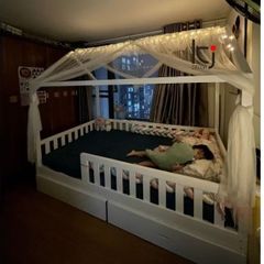 Giường Ngôi Nhà Cho Bé - Giường Ngủ 1.2x2m, Gỗ Thông Chắc Chắn, Nôi Cũi An Toàn Cho Bé Trai, Bé Gái, Có Tủ Kéo Nội Thất Tiện Lợi
