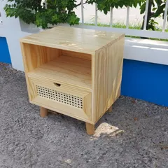Kệ Tủ Đầu Giường Gỗ Thông Phối Mây Đan Mắt Cáo - Ngăn Kéo Tiện Dụng, Kích Thước 45x35x52cm, Sơn PU Chống Ẩm Mốc