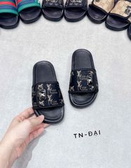 Dép Lê Kiểu Ngẫu Nhiên Size 25-29 Cho Bé Trai - Giày Mùa Hè Thoải Mái, An Toàn Và Đáng Yêu