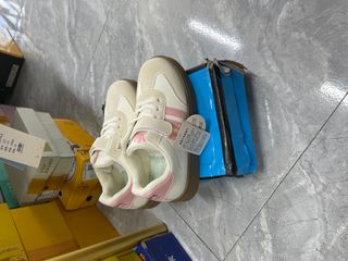 Giày Samba Trẻ Em 3 Sọc Màu Trắng Hồng - Giày Thời Trang Dành Cho Bé Gái, Đế Cao Su Bền Bỉ, Phong Cách Năng Động và Thoải Mái.