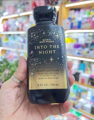 Sữa Dưỡng Thể Bath & Body Works Into The Night 236ml - Giúp Da Mềm Mại và Sáng Màu, Tăng Cường Độ Ẩm, Chiết Xuất Tự Nhiên