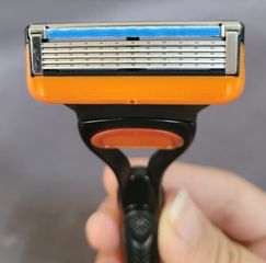 Dao Cạo Râu Gillette Fusion 5 Ergonomic - Bộ 1 Cán + 2 Đầu Dao Cạo Chất Lượng Cao, Tiện Lợi và An Toàn cho Da