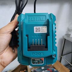 Đế Sạc Pin 20V Total TFCLI2001 - Thiết Bị Tiện Ích Sạc Nhanh Cho Pin 20V/2.0Ah, Kết Nối Chíp Chất Lượng