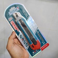 Dao rọc giấy 179mm Total THT511815 - Dụng cụ tiện ích cho văn phòng, màu xanh, đỏ, xám, lưỡi dao SK5 bền bỉ, chất lượng Đài Loan.