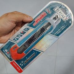 Dao rọc giấy 179mm Total THT511815 - Dụng cụ tiện ích cho văn phòng, màu xanh, đỏ, xám, lưỡi dao SK5 bền bỉ, chất lượng Đài Loan.