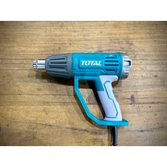 Máy thổi hơi nóng điện tử Total TB20056 - Công suất 2000W, điều chỉnh nhiệt độ trên màn hình LCD, kèm 3 vòi phun và 1 dao cạo