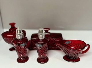 Set Pha Lê 5 Món Godinger Dublin Đỏ - Đẳng Cấp và Sang Trọng Cho Mùa Lễ Hội, Bàn Tiệc Tầng Đẹp Mắt