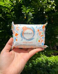 Khăn ướt vệ sinh vùng kín Femfresh - Khăn hàng ngày chiết xuất tự nhiên, pH cân bằng, 25 tờ tiện lợi, dễ sử dụng