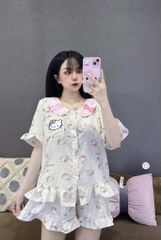 Set Đồ Ngủ Bigsize Vải Đũi Hình Hello Kitty - Áo Ngắn Cổ Bèo, Quần Đùi Dễ Thương, Thoải Mái, Họa Tiết Ngọt Ngào