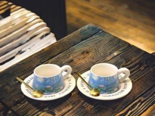Bộ 2 Tách Trà Cao Cấp Sứ Vintage - Đồ Uống Sang Trọng Kèm Đĩa, Hoạ Tiết Tinh Tế, Phù Hợp Mọi Không Gian Nội Thất
