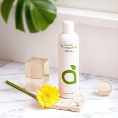 Dầu Gội Thảo Dược Vnaturecare 300ml - Giảm Rụng Tóc, Dưỡng Tóc, Thơm Lâu, Phù Hợp Cho Tóc Nhuộm, Chăm Sóc Tóc Thiên Nhiên